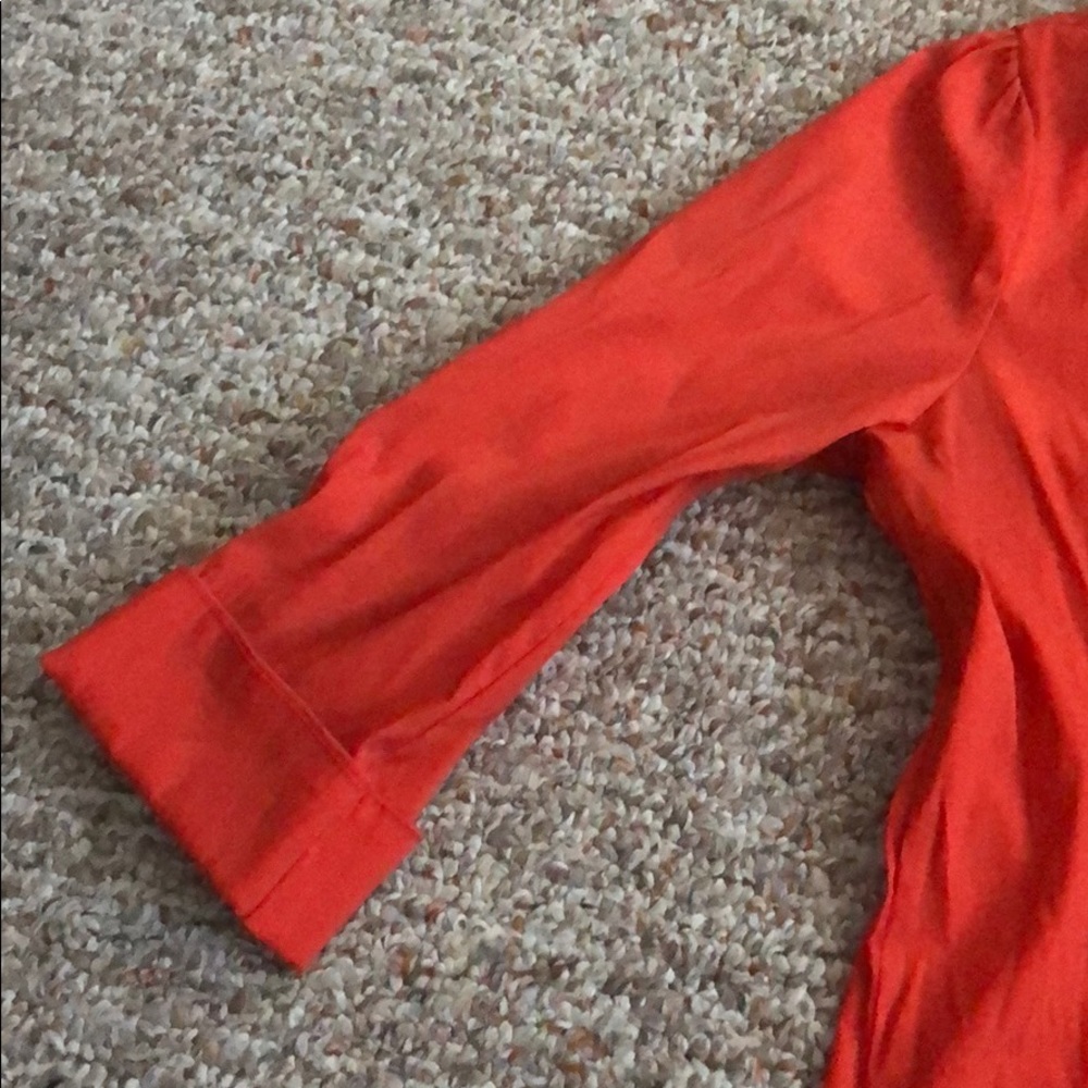Beautiful button down - Picture 3 of 4